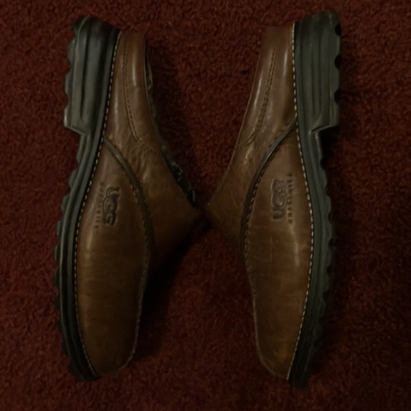 Ladies brown pair of leather UGG, Australia, size 7 in USA - Picture 2 of 5